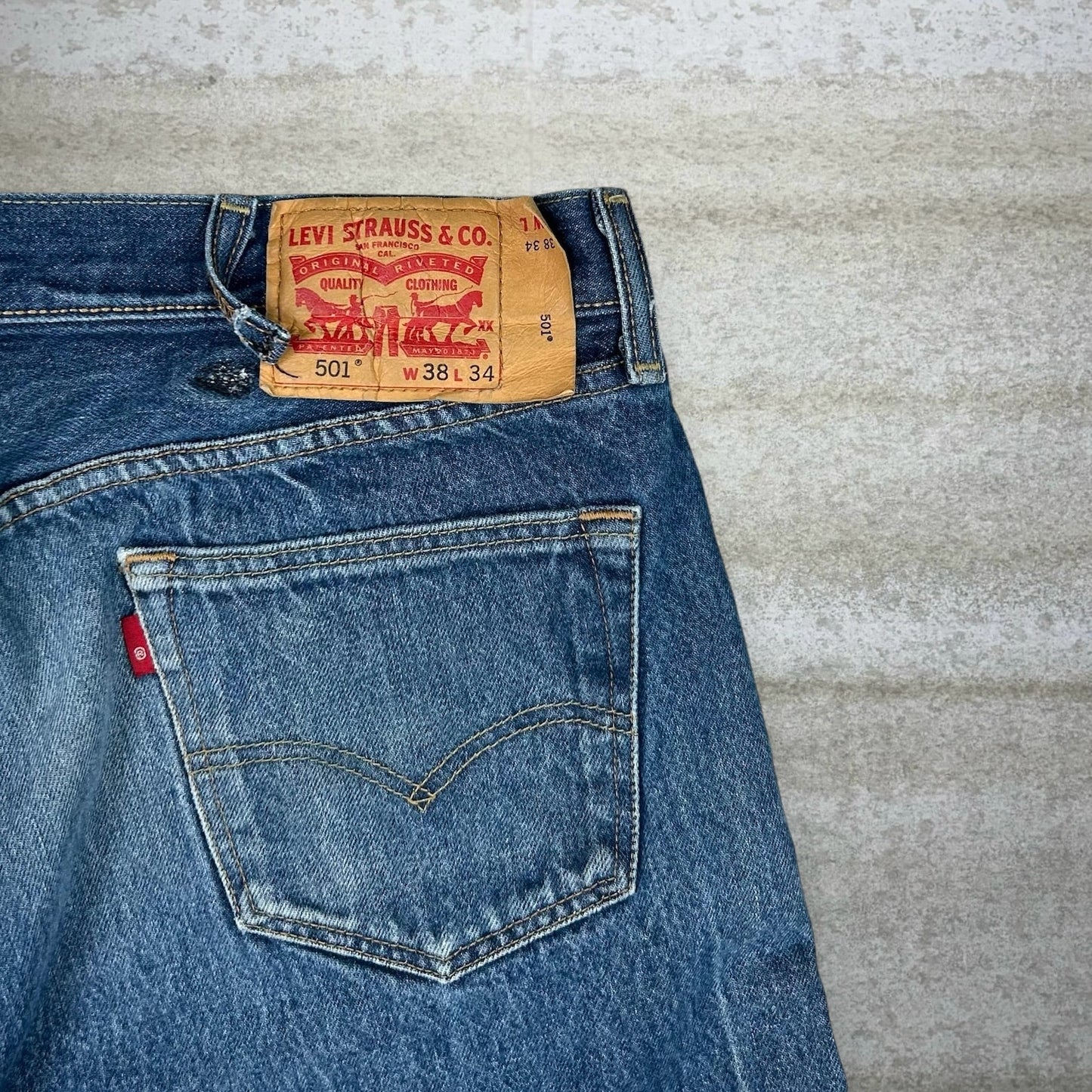 Levis Jeans 501 38x32 Regular Straight Fit Dark Wash Denim Button Fly Red Tab